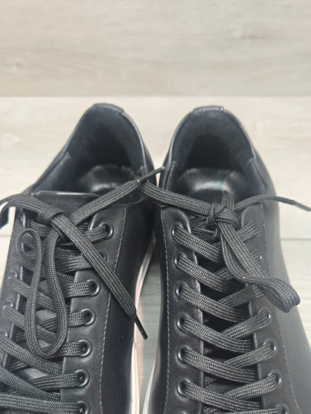 Thursday Everyday Women Leather Sneakers Shoes Sz 10